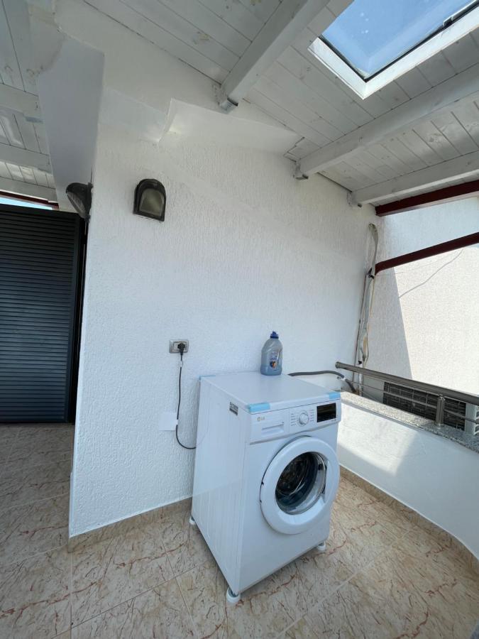 House For Rent Jurgen Villa โกเลม ภายนอก รูปภาพ